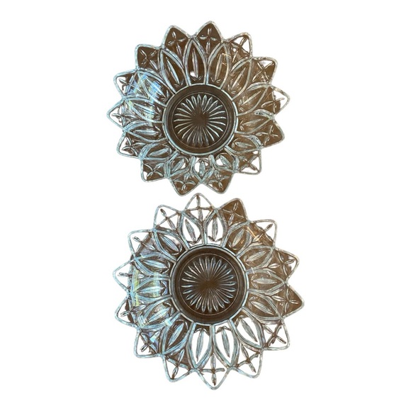 Beautiful pair of vintage Federal Glass Petal Bowls. EUC - Picture 6 of 6